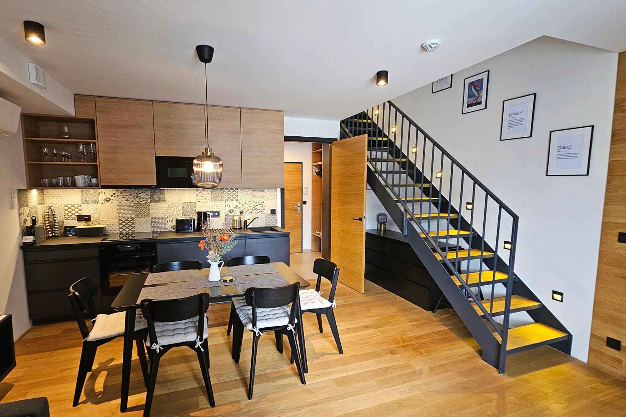 Enjoy Harrachov - Atraktivní slunný klimatizovaný apartmán 14 v centru Harrachova se saunou, wallboxem EV, herní konzolí, počítačem s win 10, Netflix a jedinečným výhledem na Čertovu horu se skokanskými můstky Exterior foto